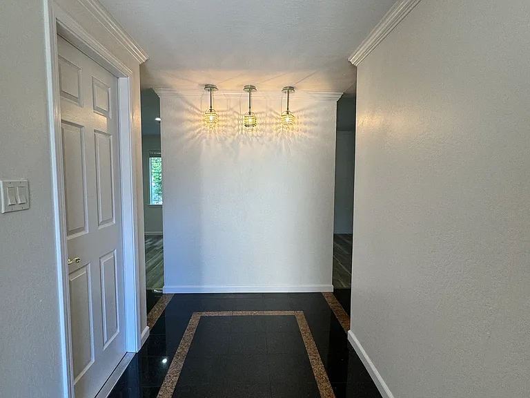 1574 James Town Dr — Photo 3