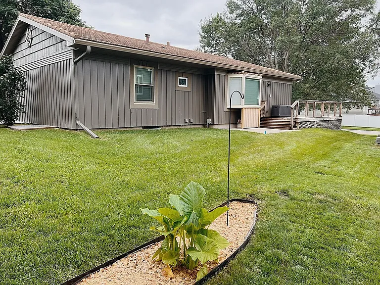 3400 Scottsdale Ln — Photo 2