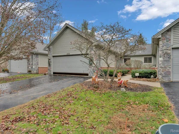 8826 Cedar Ln, Clarkston, MI 48348