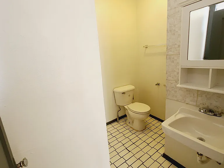 1612 SW 6th St — Photo 14