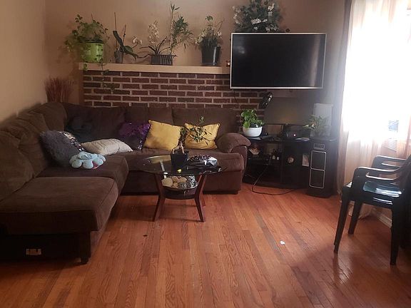 3rd image of 103 Mount Vernon St