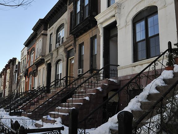 3rd image of 696 Halsey St #2