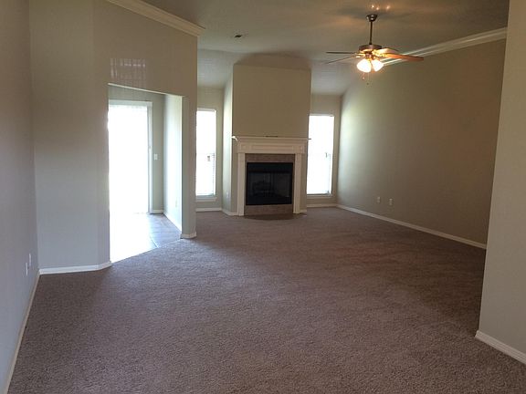 2nd image of 407 E Sweetwater Dr