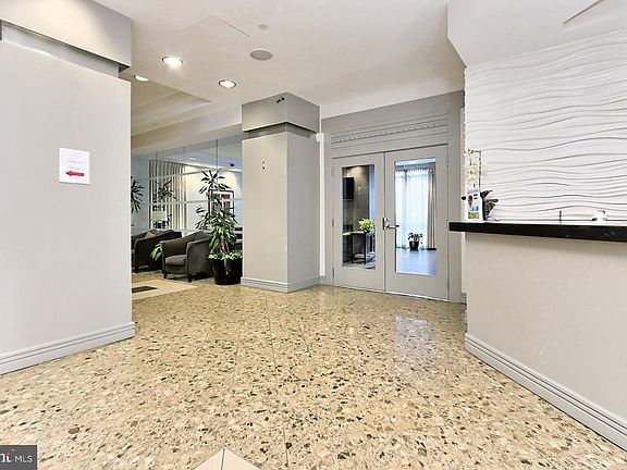 5th image of 880 N Pollard St APT 503