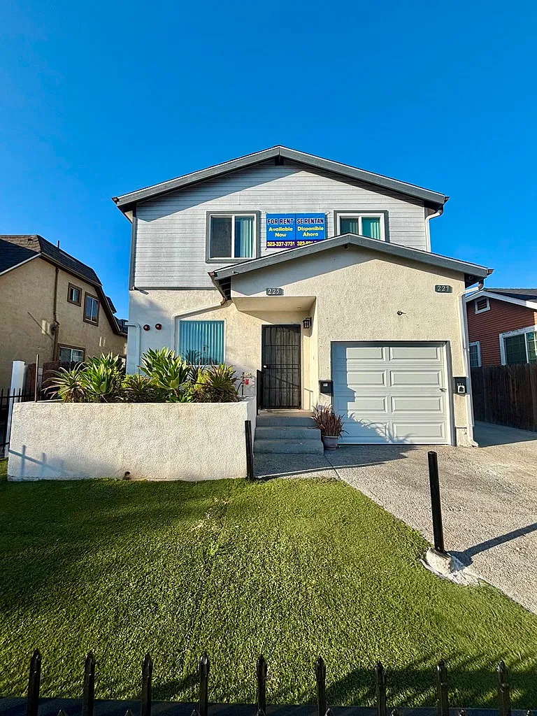 5 bed, 2043 sqft, $4,000 — Photo 1