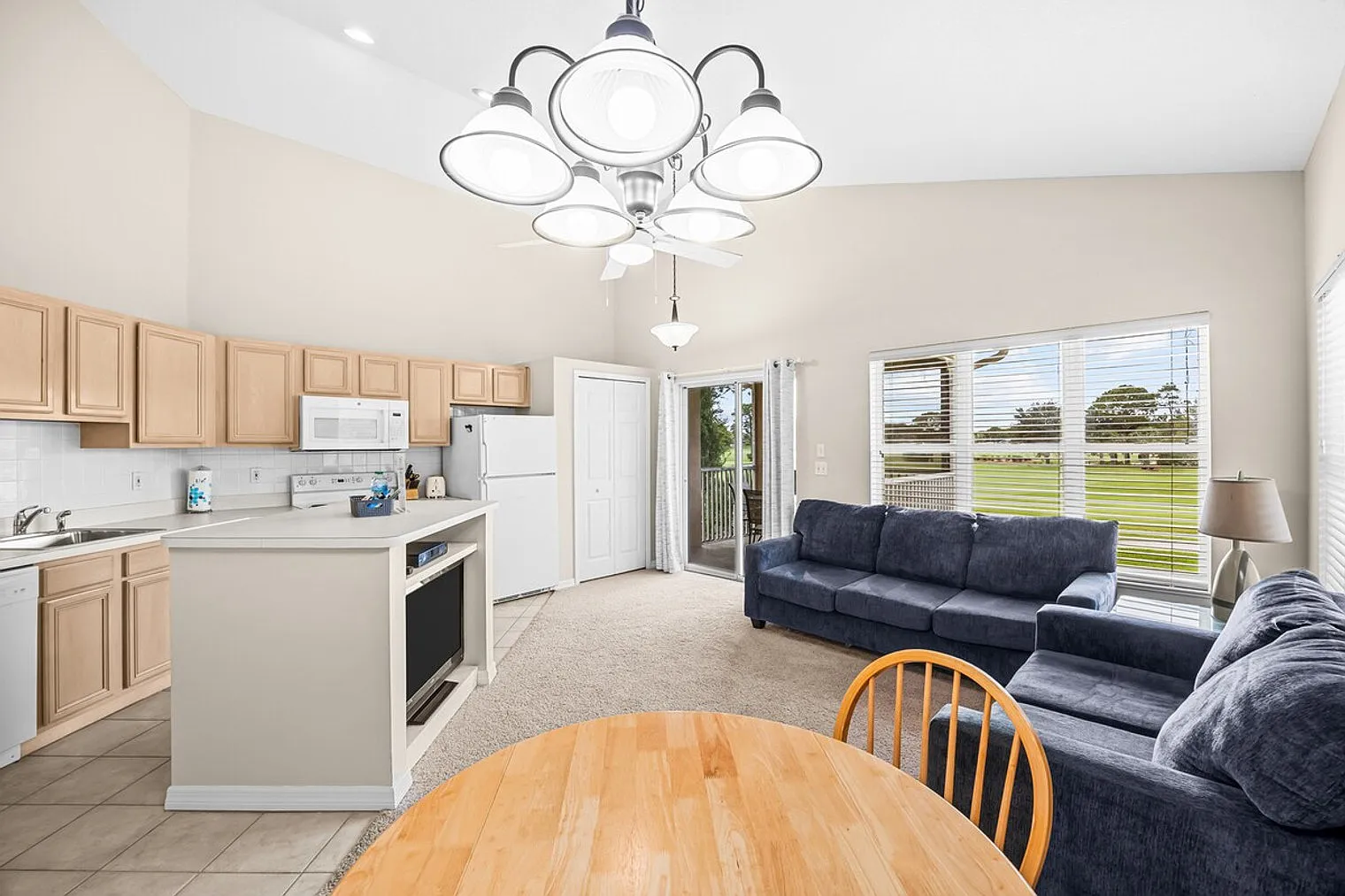 2 bed, 2.0 bath, $4,483 — Photo 2