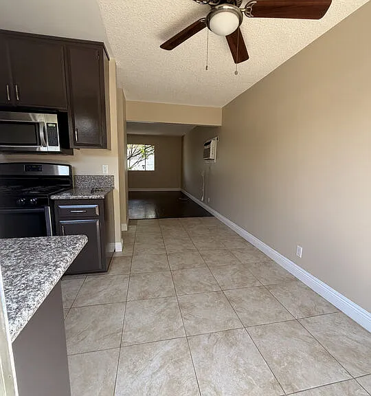 6233 Clybourn Ave — Photo 4