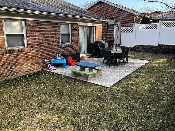 2nd image of 44 Bonnie Ln