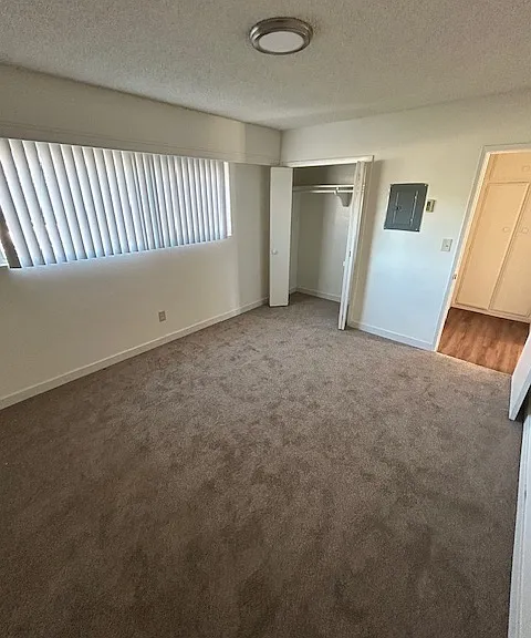 Aristocrat Apartments — Photo 4
