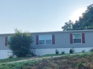 39 Hillview Dr, Huntington, WV 25702