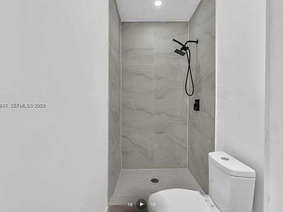 5th image of 709 SW 4th Ct #2
