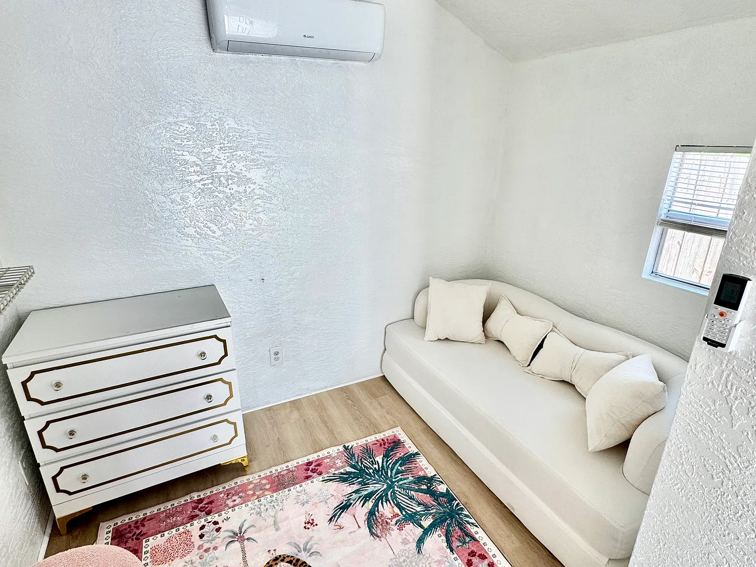 Studio, 200 sqft, $999 — Photo 4