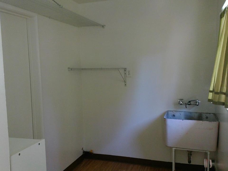 2nd image of 940 Menlo Ave