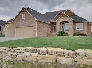 1624 E Fallbrook St, Valley Center, KS 67147