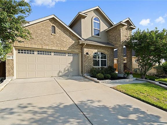 2nd image of 121 Briar Park Dr