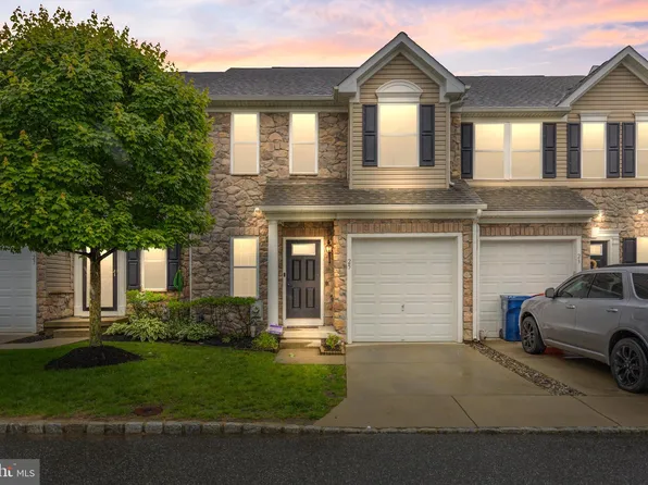 25 Franklin Cir, Somerdale, NJ 08083