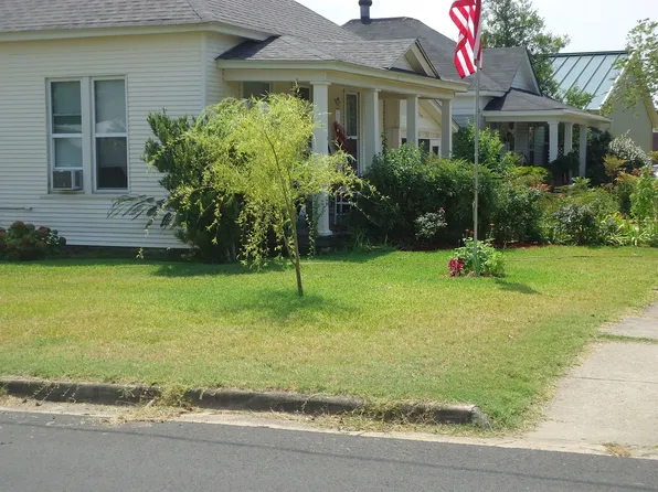 300 9th St, Mena, AR 71953