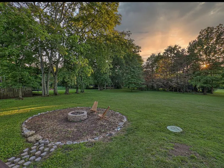 1211 Arrowhead Dr — Photo 45