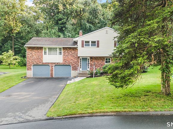 2nd image of 1185 Highview Terrace