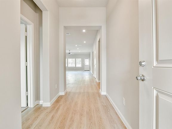 5th image of 3911 Sugardale St