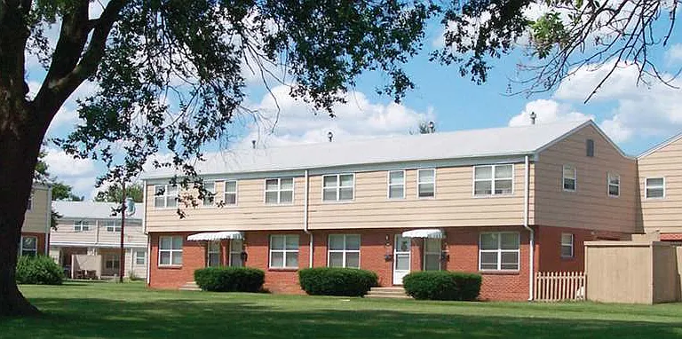 South Pointe Commons — Photo 12
