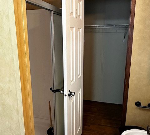 MASTER BATH/WALK-IN CLOSET