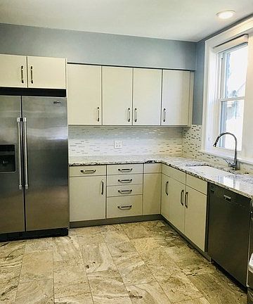 3rd image of 2050 W Berwyn Ave #1