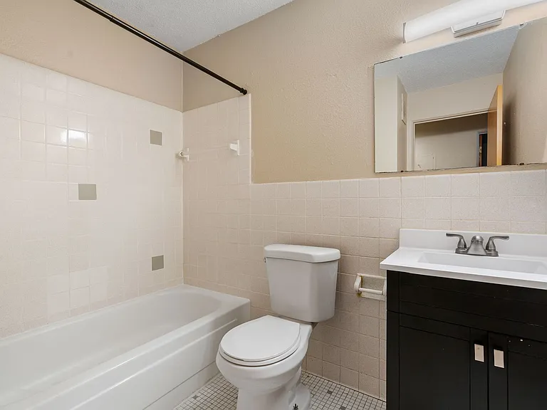 Clark Place Apartments & Townhomes — Photo 57