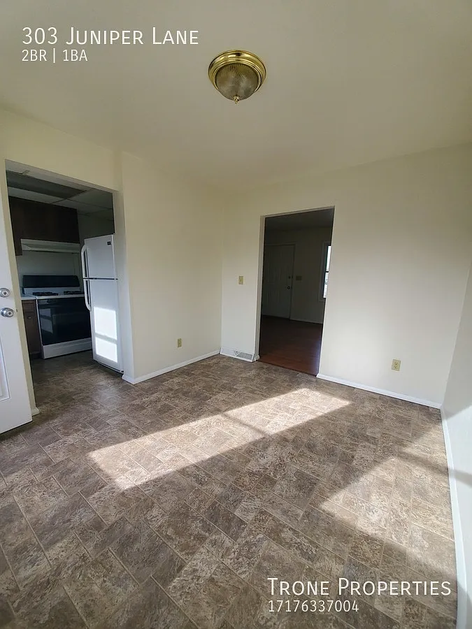 Building Photo - 303 Juniper Ln