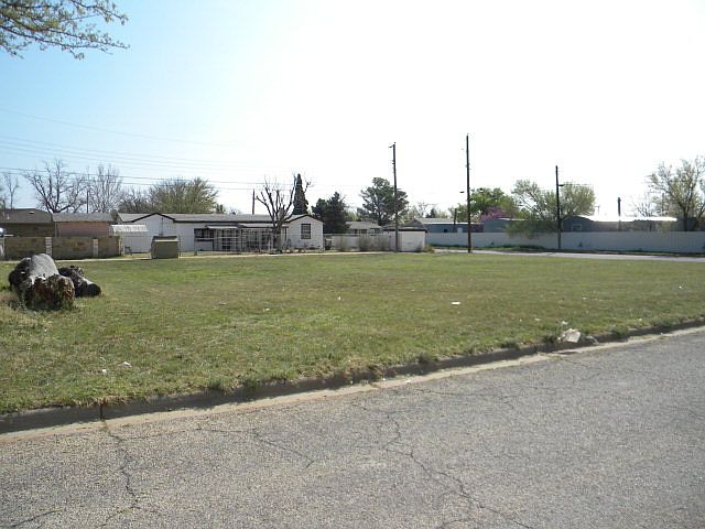 1st image of 901 NE 1st Pl