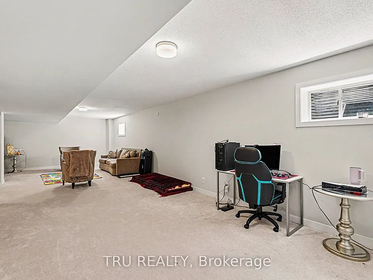 748 Eminence St — Photo 27