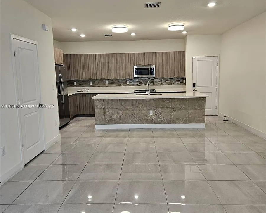 4645 NW 83rd Pkwy