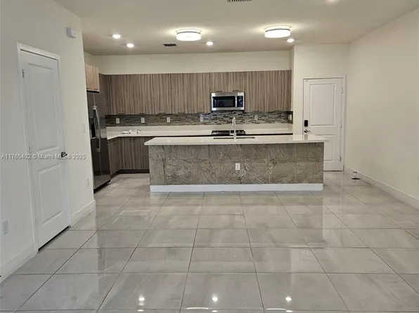 4645 NW 83rd Pkwy, Doral, FL 33166