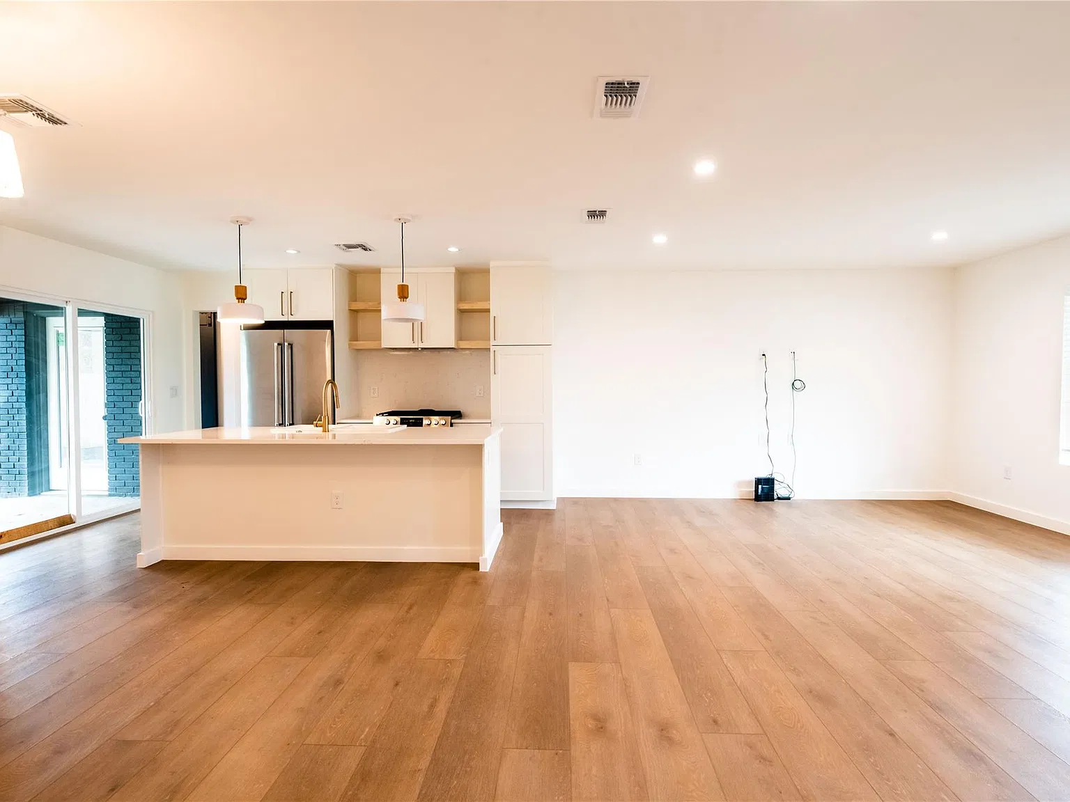 2 bed, 1.0 bath, 1084 sqft, $3,200 — Photo 4