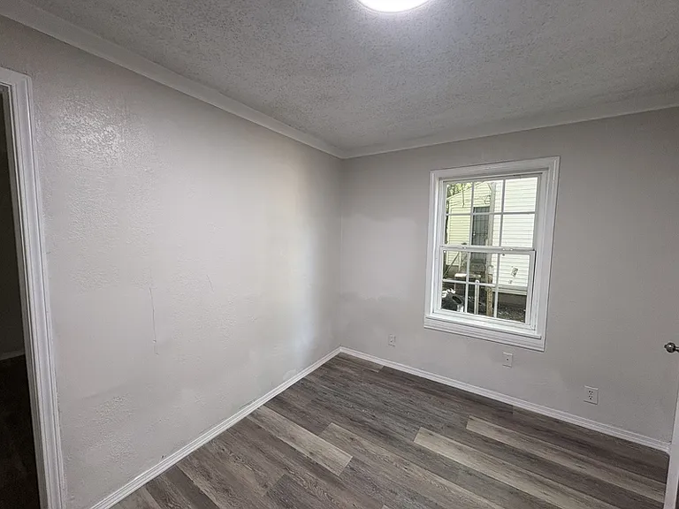4647 N Hartford Ave — Photo 8