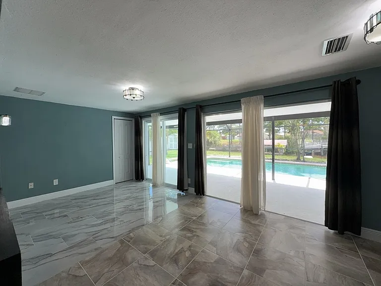 2055 Hyatt Dr — Photo 11