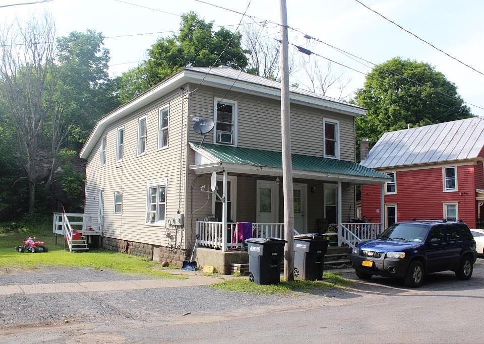 2nd image of 3853 Fulton St