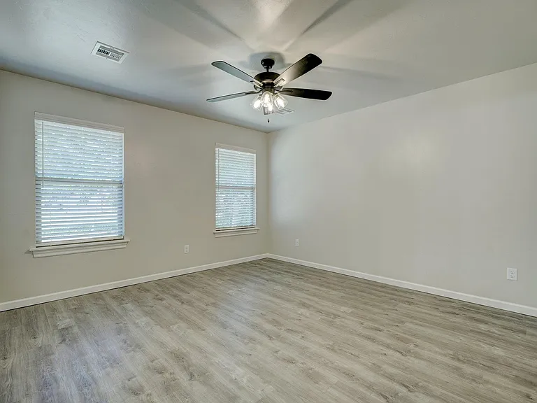213 W Thatcher St — Photo 15