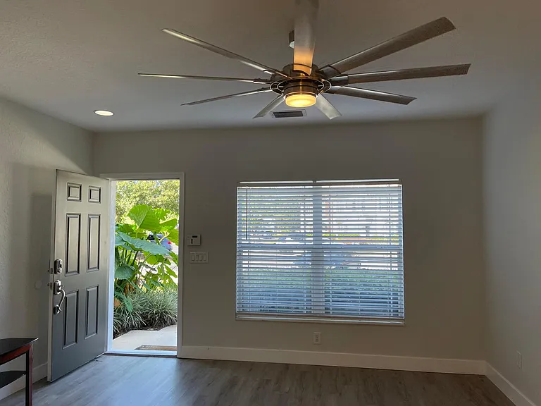 4441 SW 49th Ave — Photo 3