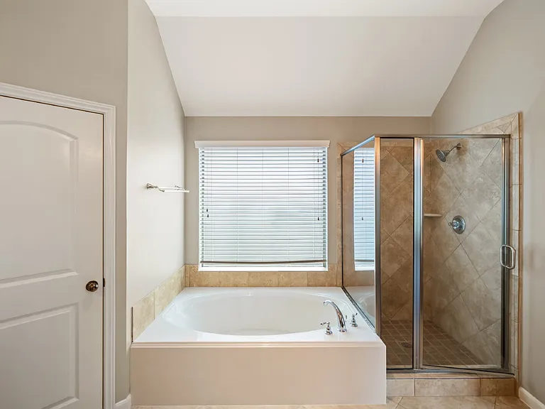 2818 Red Maple Dr — Photo 28