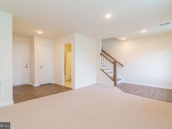 4th image of 1801 Noyack Ln