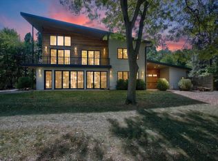 4061 Thornoaks Dr, Ann Arbor, MI 48104