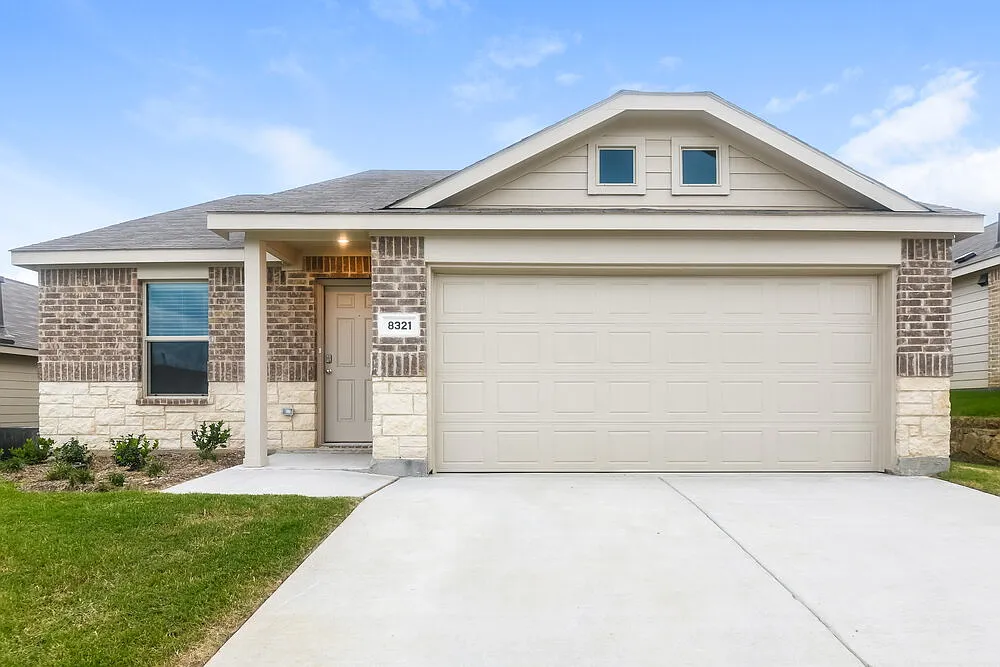 4 bed, 2.0 bath, 1679 sqft, $2,240 — Photo 1