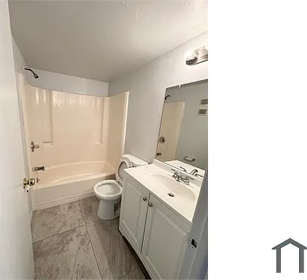 2700 Park Windsor Dr #402 — Photo 9