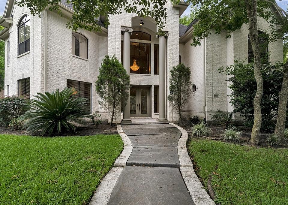 Welcome to a custom Charles Martin built home on Acorn Wood Way in Bay Oaks.