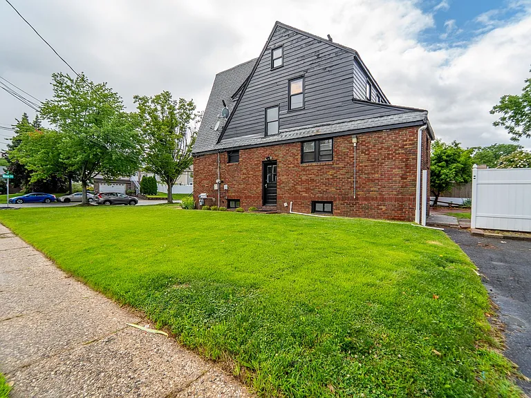 2215 N Wood Ave — Photo 33