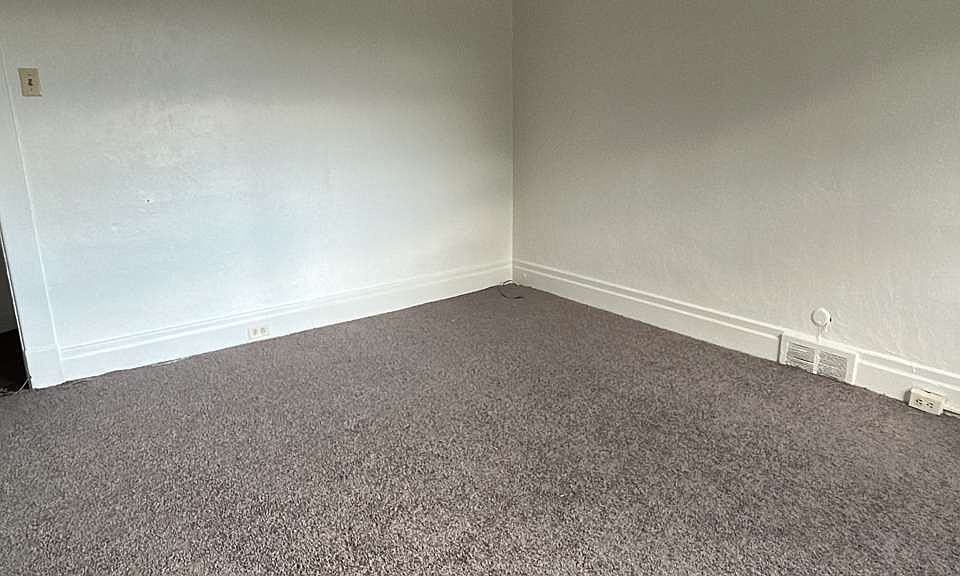 Apartment in McKees Rocks PA 15136