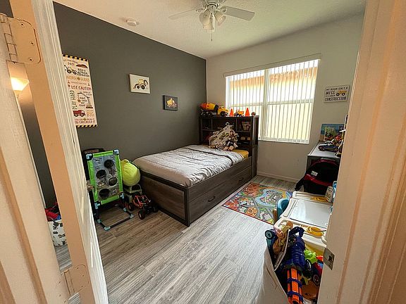 3rd image of 27 Atwell Dr