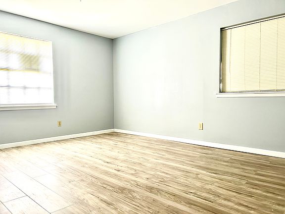 4th image of 4210 Macarthur Blvd