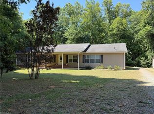 226 Greystone Dr, King, NC 27021